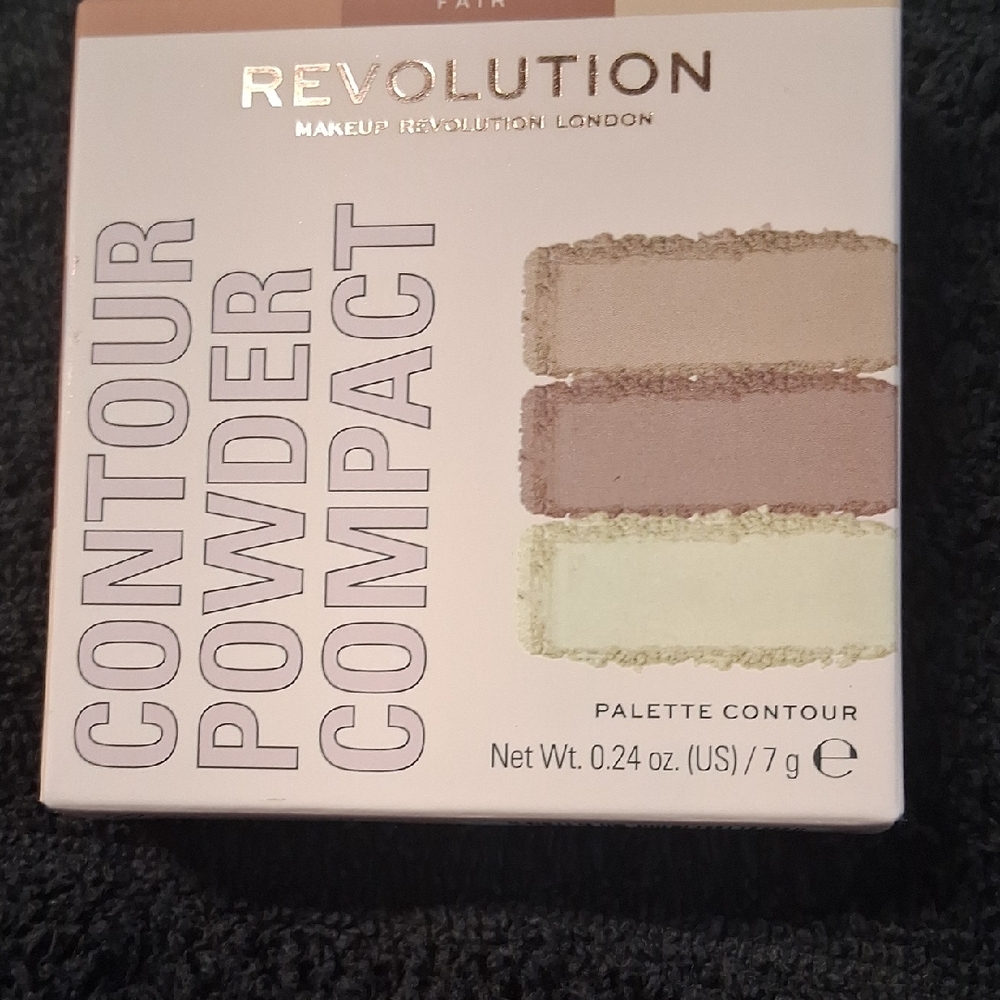 Revolution Contour Powder Compact In Fair- Beige, Mauve-Taupe & Pale Yellow